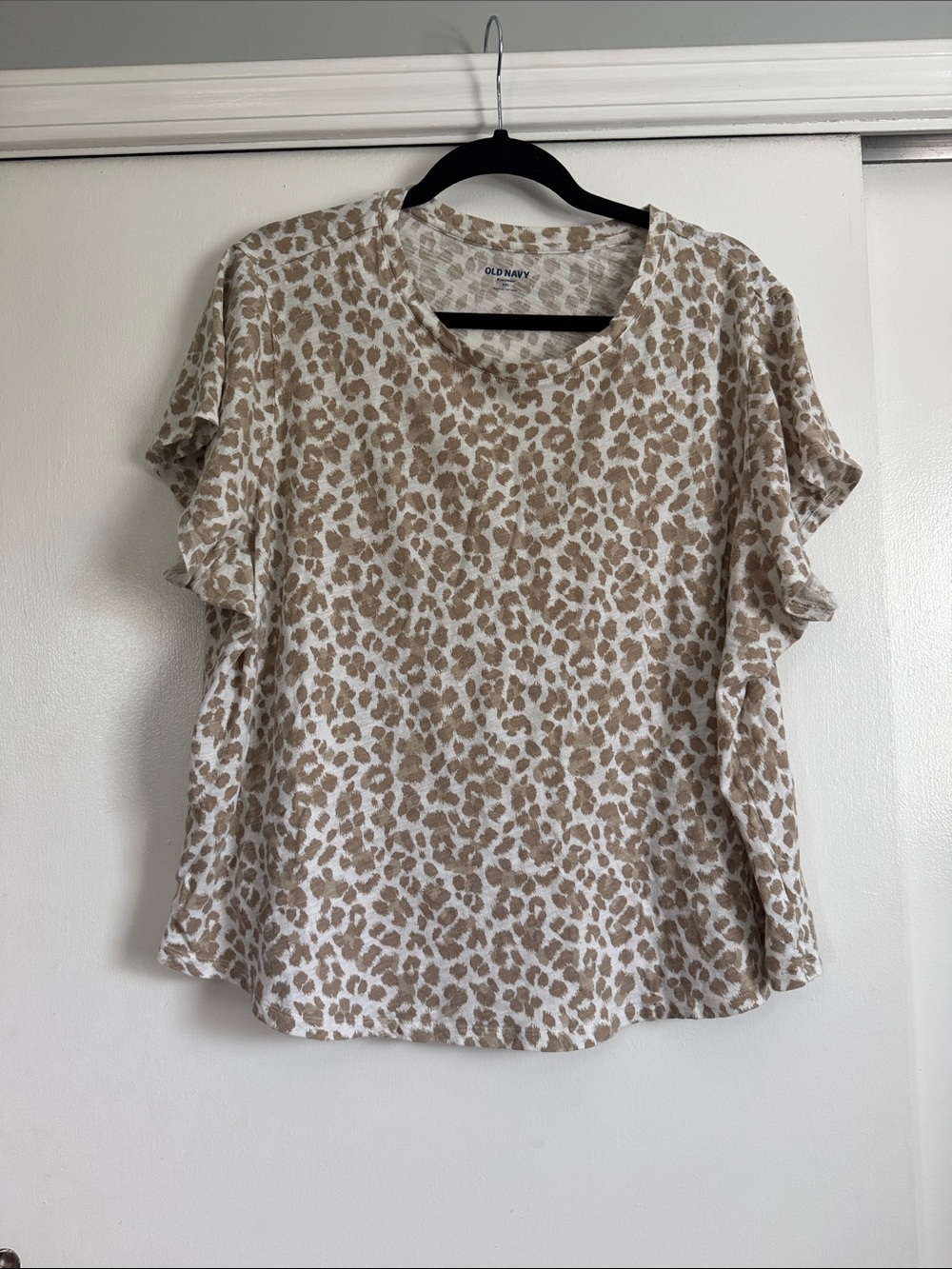 Old Navy Cream and Beige Leopard Ruffle-Sleeve Tee